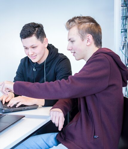 Hackaton bij mboRijnland Zoetermeer: ICT-studenten duiken in wereld van softewareontwikkeling